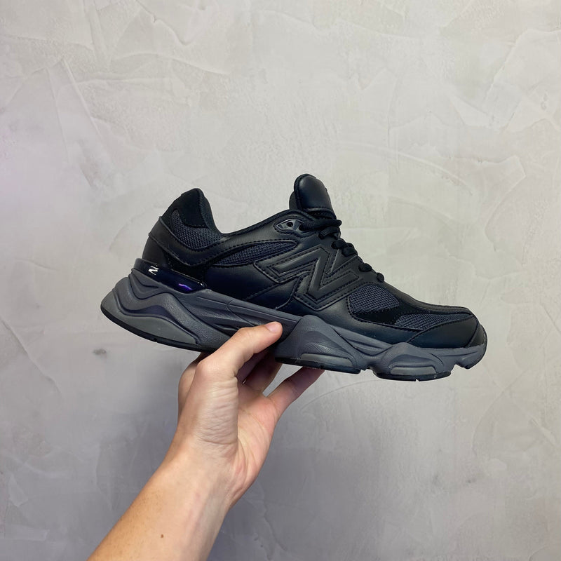 New Balance 9060 Triple Black (Pronta Entrega)