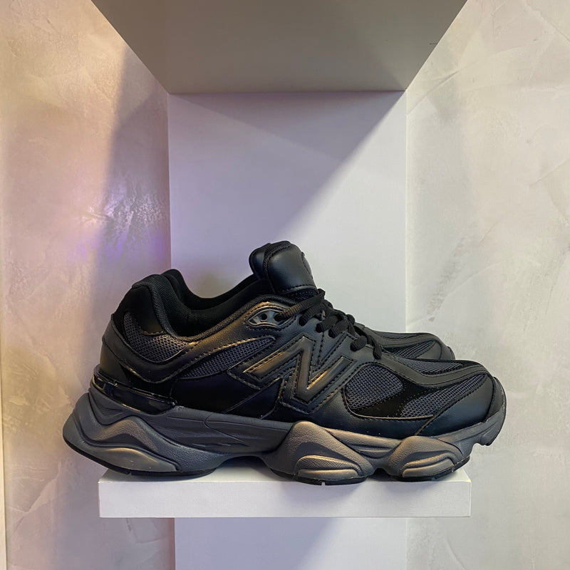 New Balance 9060 Triple Black (Pronta Entrega)