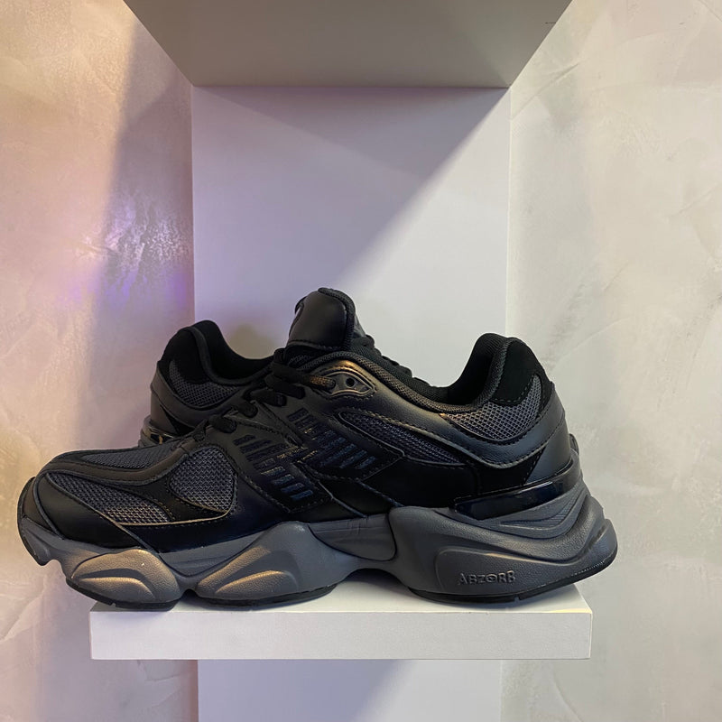 New Balance 9060 Triple Black (Pronta Entrega)